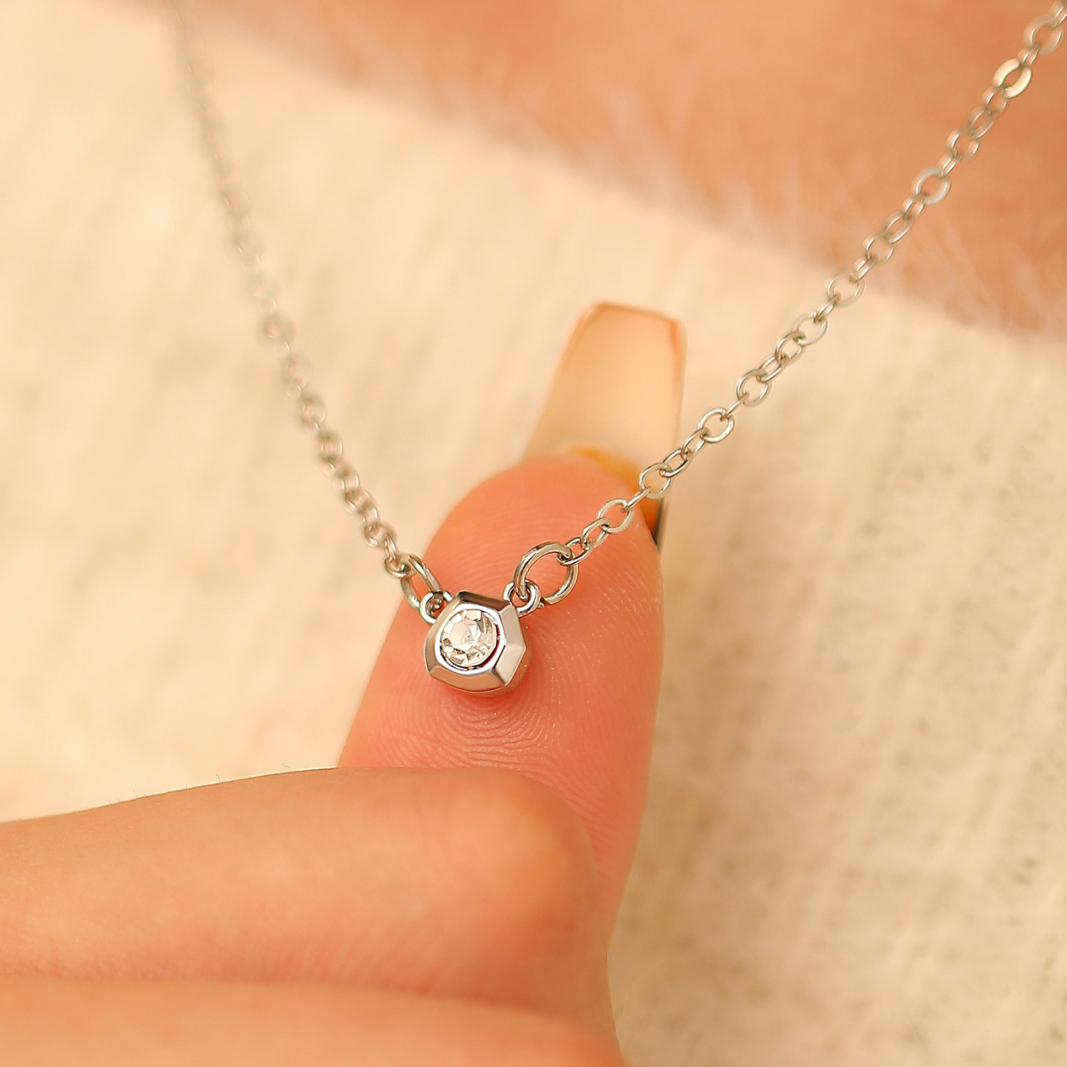 Collier simple et tendance ave - Pearl Trim Chain avis et prix