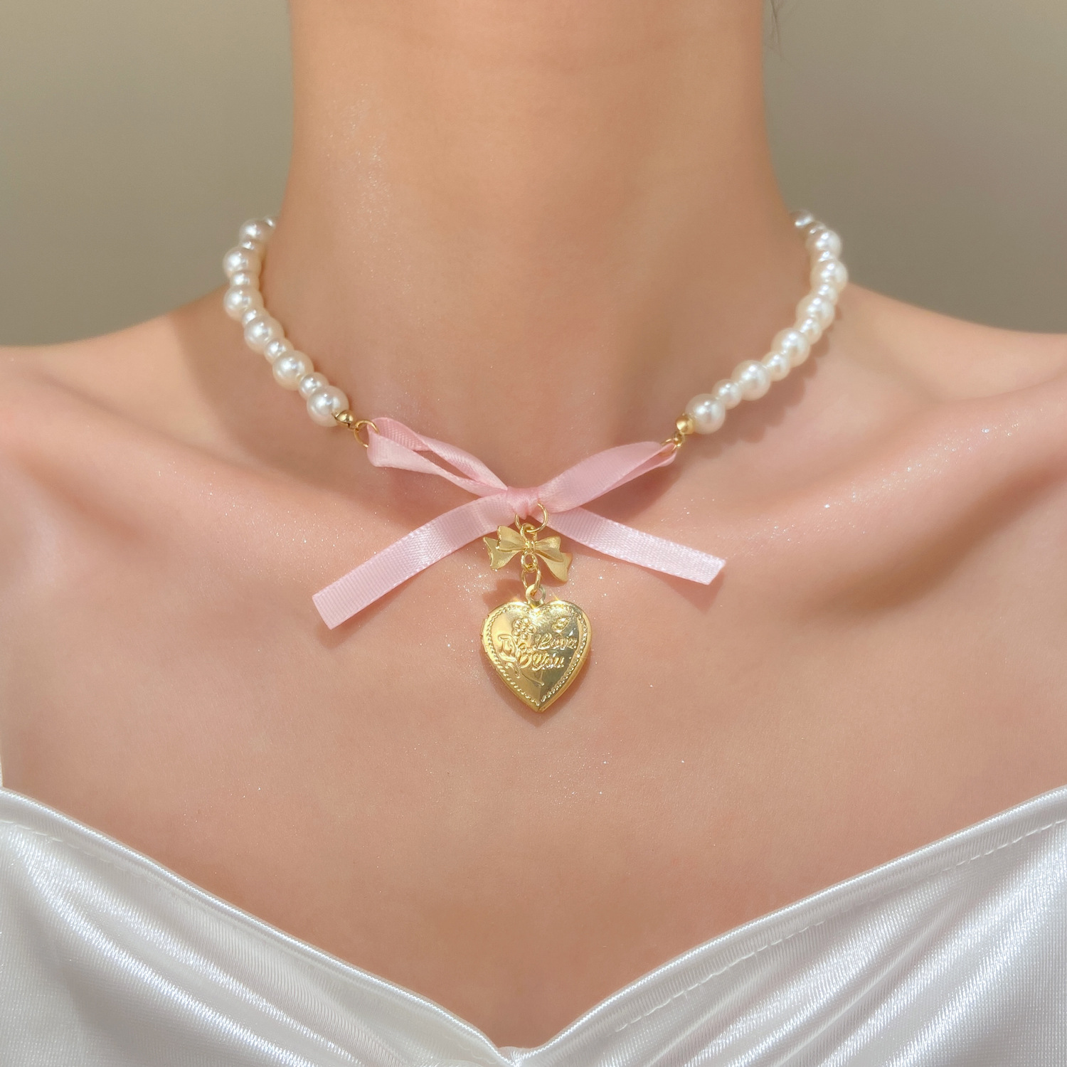 Collier de perles avec pendent - Pearl Trim Chain avis et prix